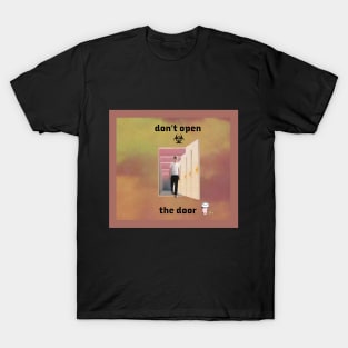 don't open tthe door !! T-Shirt